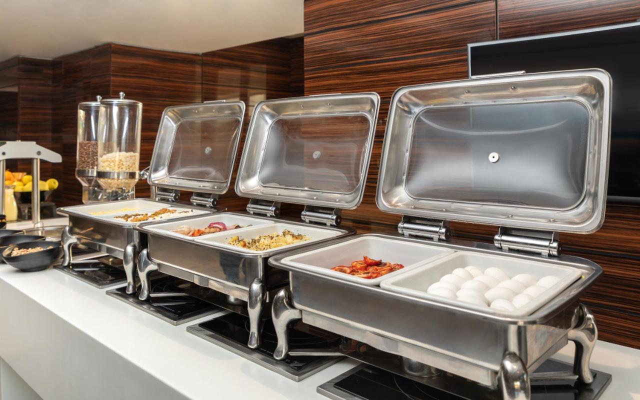 Radisson Hotel Sfax Exterior foto A chafing dish