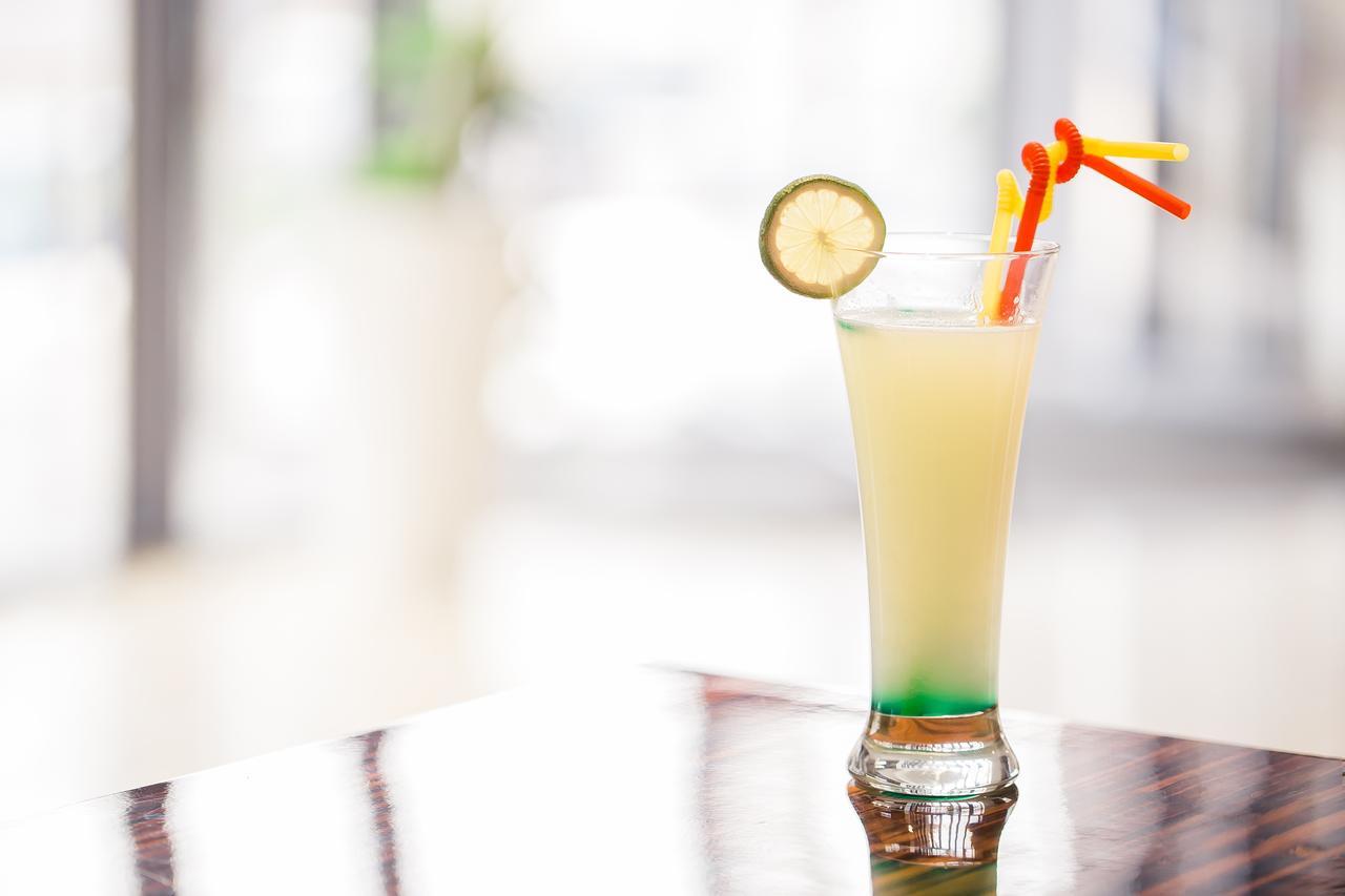 Radisson Hotel Sfax Exterior foto A layered lemonade