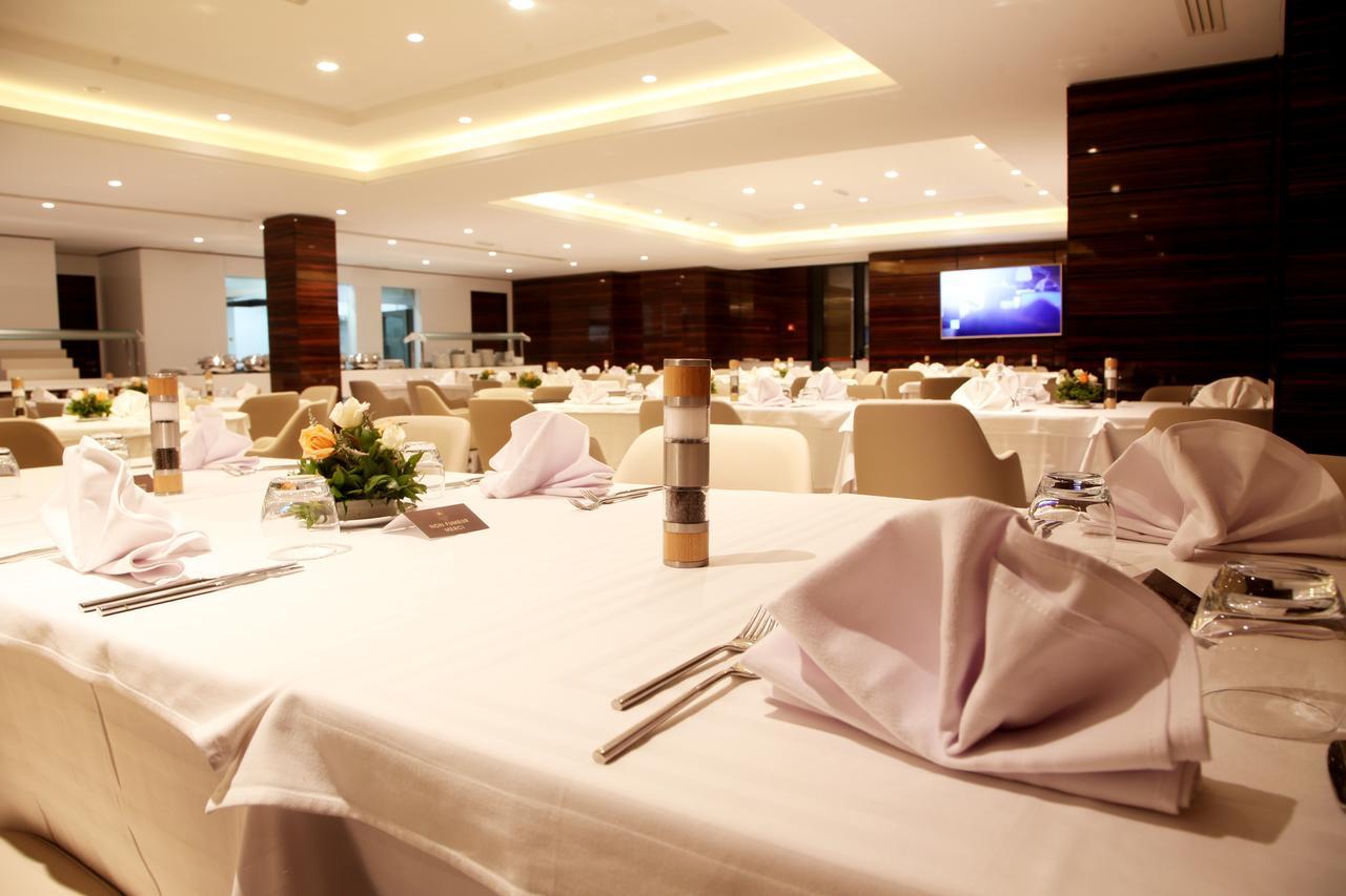 Radisson Hotel Sfax Exterior foto The Long Room