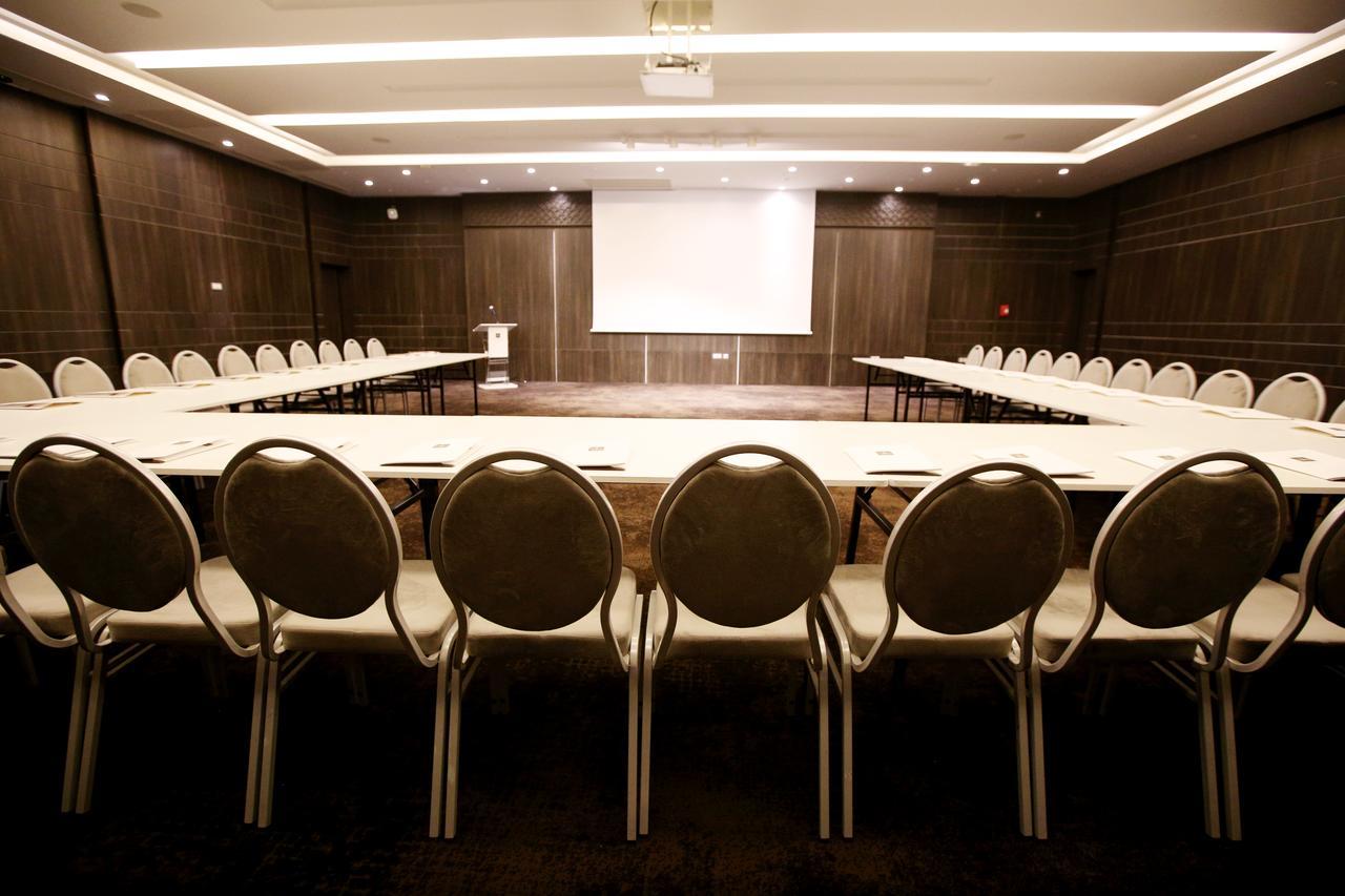 Radisson Hotel Sfax Exterior foto A meeting room