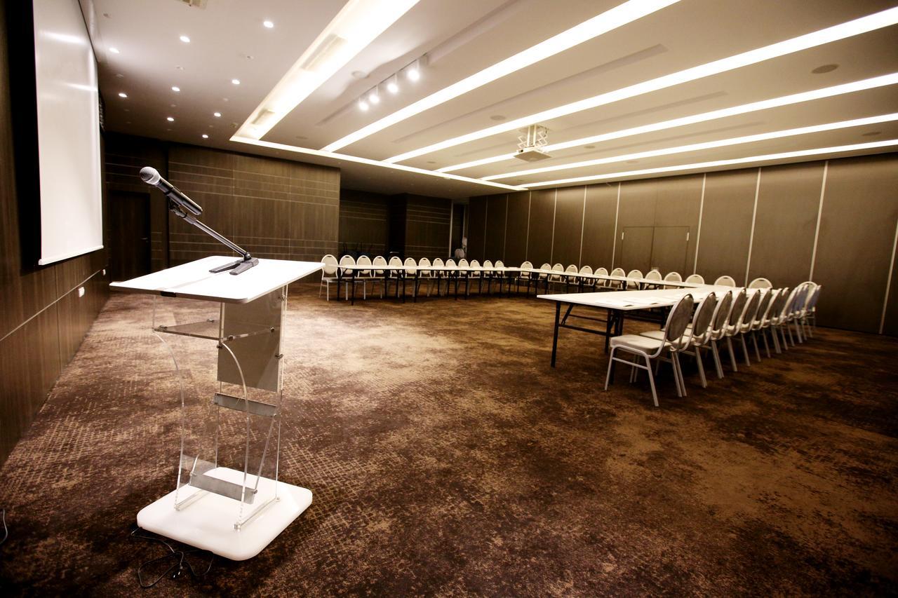Radisson Hotel Sfax Exterior foto A meeting room