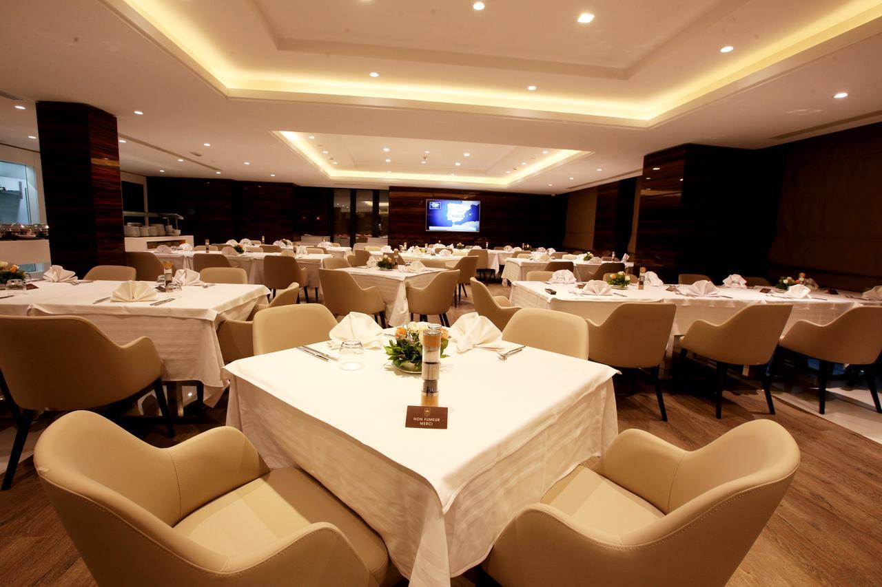 Radisson Hotel Sfax Exterior foto The Royal Lounge at Tan Son Nhat International Airport