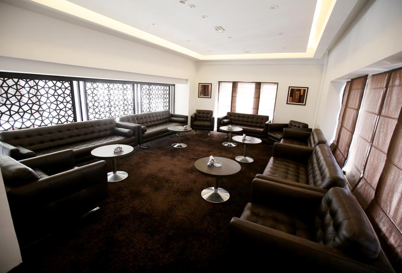 Radisson Hotel Sfax Exterior foto The lounge at the airport