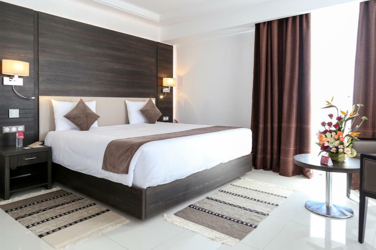 Radisson Hotel Sfax Exterior foto A bedroom in a hotel